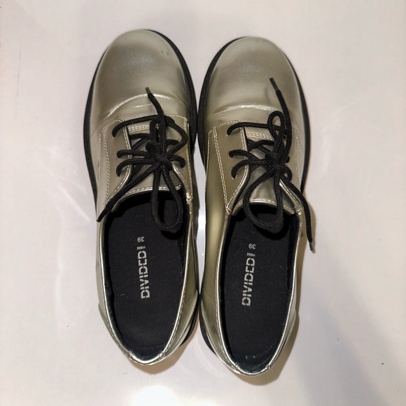 H&M Silver Shoes - Size 8 - Mint Condition - Picture 6 of 10